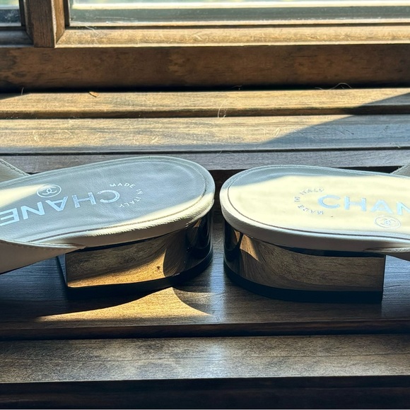 Chanel Cap Toe sandals - Picture 6 of 9